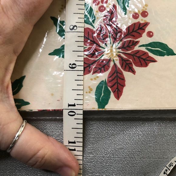 Royal Lace Vintage Paper Placemats, USA, Poinsettias, Qty 50, Christmas Table - Picture 5 of 7